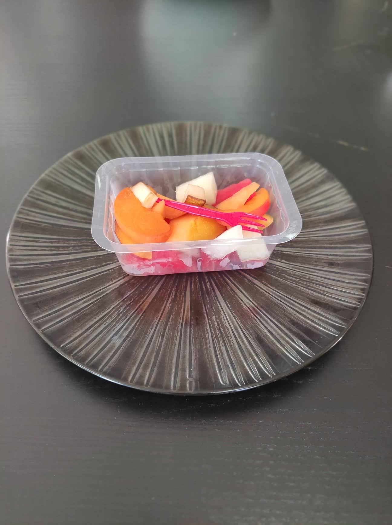 Barquette de salade de fruits.