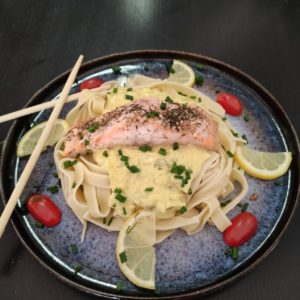 ~Plat du jour 1 : pavé de saumon, fondue de poireaux