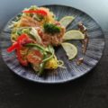 La Mie Dinette vous propose un wok Thaï saumon accompagné de ses légumes croquants.